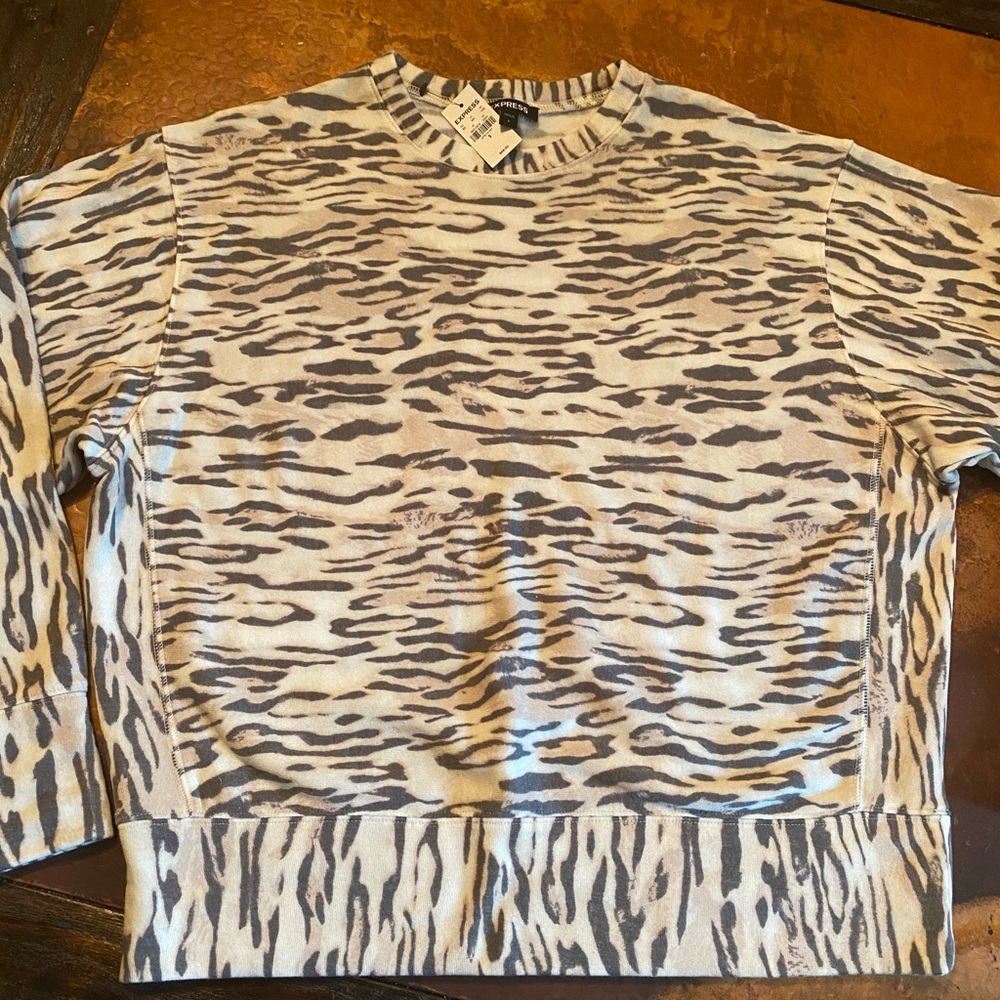 Express Zebra Print Sweatshirt, S

Oversized, Very Soft